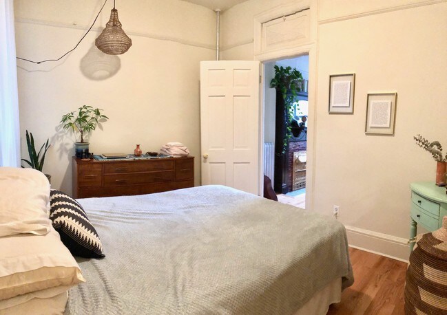 Foto del edificio - 64 Herkimer St