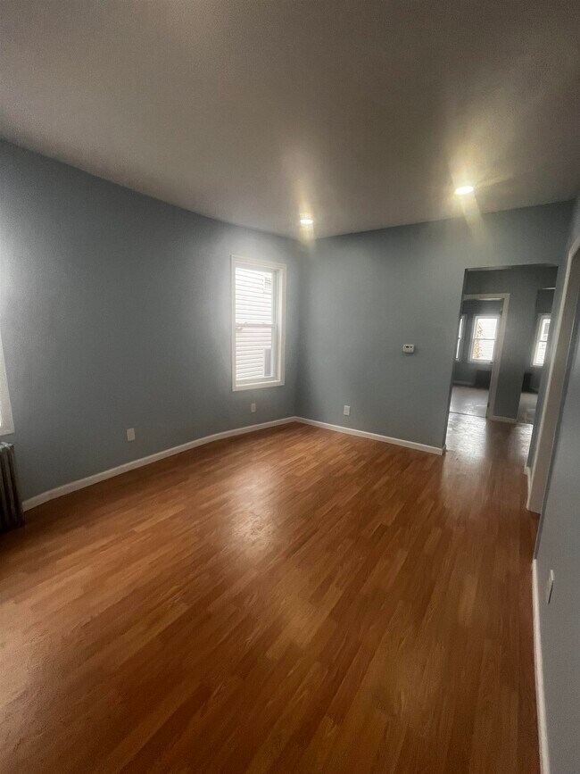 Foto del edificio - 329 Claremont Ave