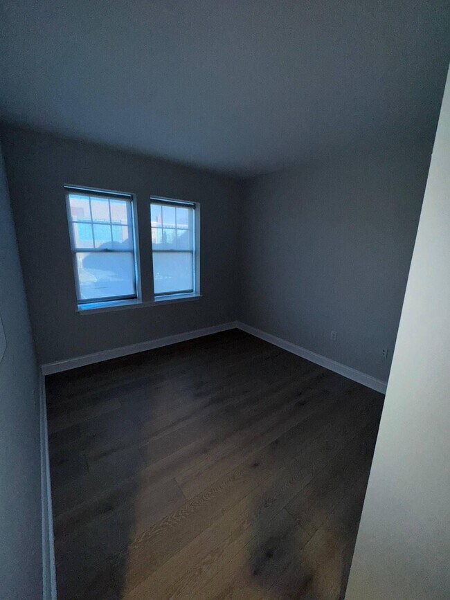 Building Photo - 56 Imlay St