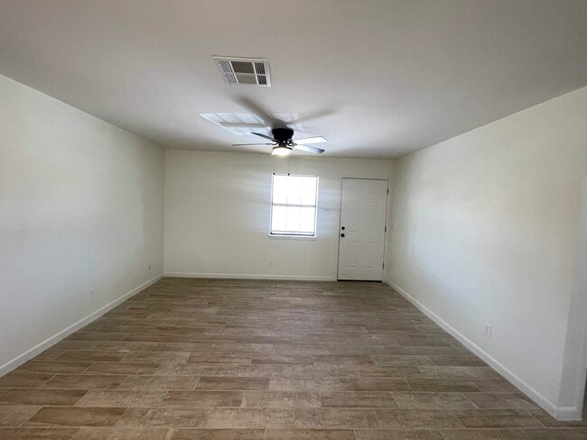 Foto del edificio - 3005 E Price St