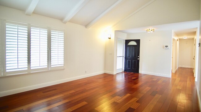 Building Photo - 6658 Catamaran St