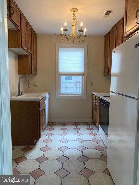 Building Photo - 1440 Kenmore Ave