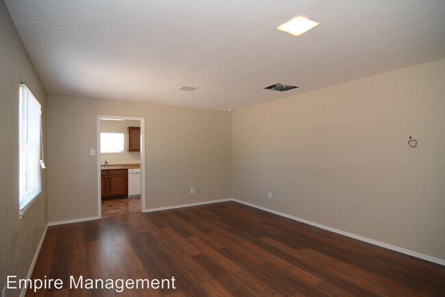 Building Photo - 2 br, 1 bath House - 3958 E. Justin Ln.