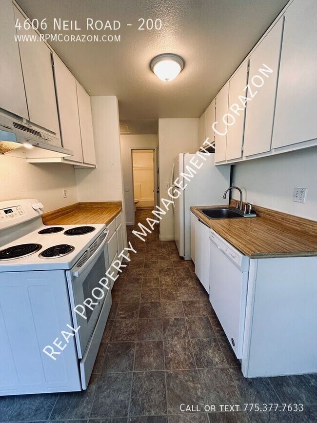 Building Photo - Upstairs 1 Bedroom 1 Bath Apartment Availa...