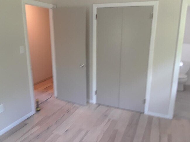 Building Photo - 830 Trotter Rd