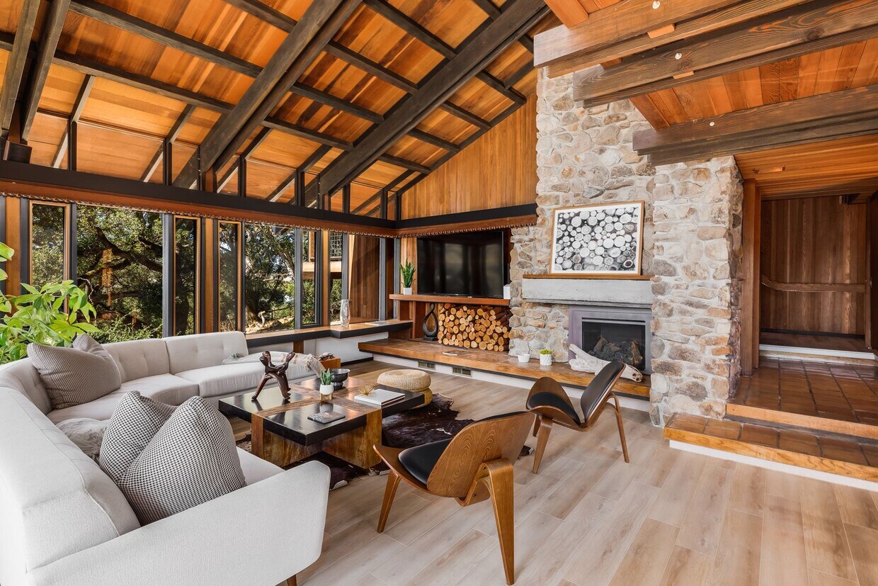 Primary Photo - Frank Lloyd Wright inspired architectural ...