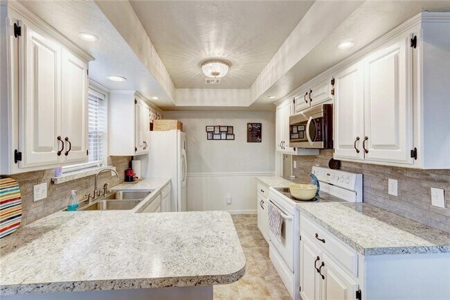 Foto del edificio - Charming 3-Bedroom Home Near Tinker Air Fo...