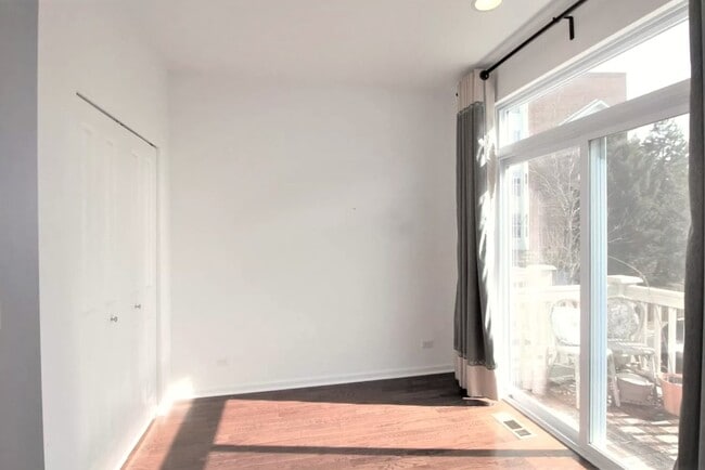 Building Photo - 502 Lexington Ln