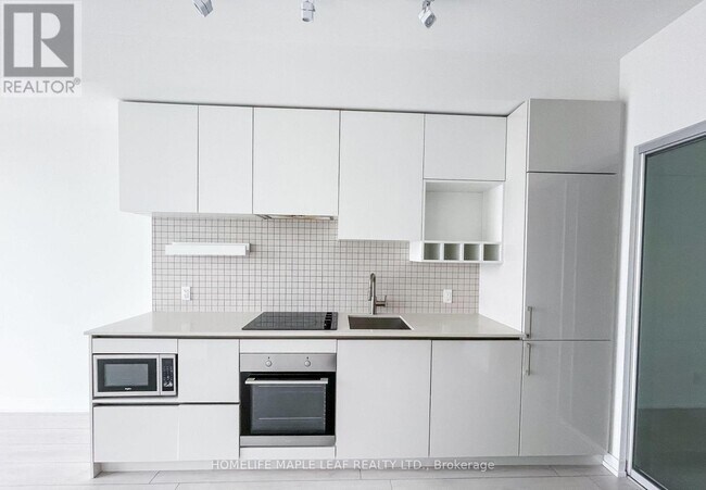 Photo du bâtiment - 950-2950 Portage Pkwy