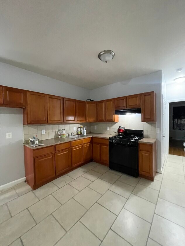 144 Huntington Ter Unit 1B, Newark, NJ 07112 Apartments in Newark, NJ