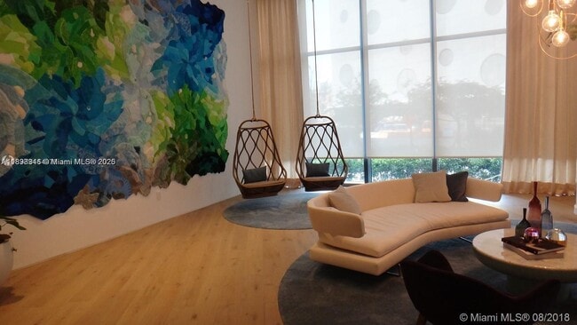 Foto del edificio - 650 NE 32nd St