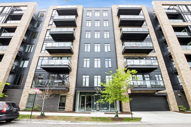 Building Photo - 1701 W Webster Ave
