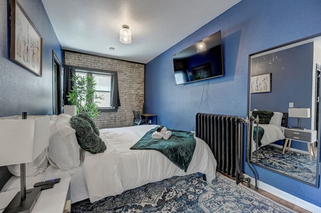 Building Photo - 1925 N Prospect Ave