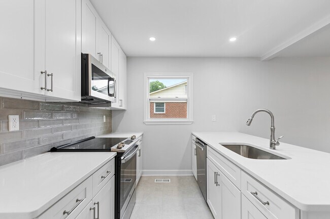 Foto del edificio - 4307 Colebrook Rd