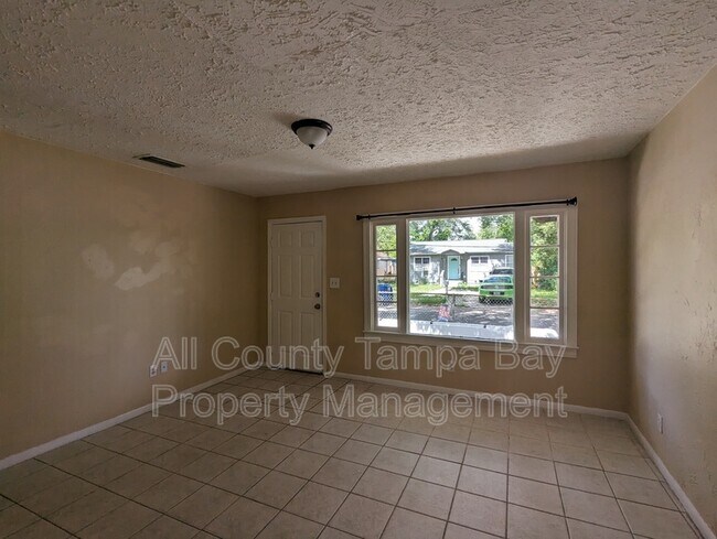 Foto del edificio - 208 W Kirby St