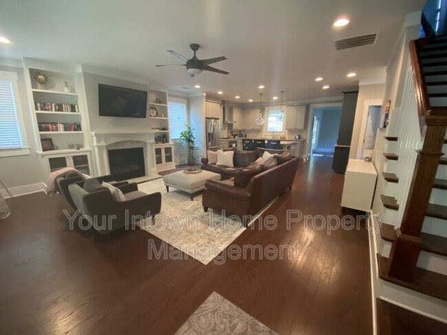 Photo - 137 Flora Ave NE House