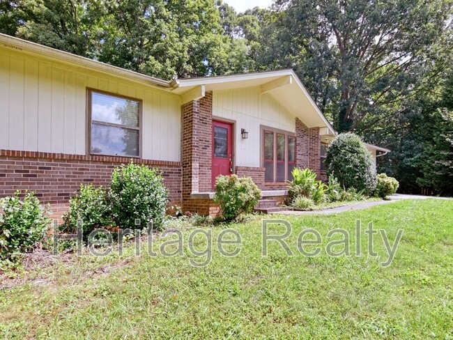 Photo - 402 Harrow Rd House