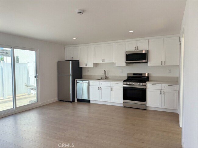 Foto del edificio - 22917 Sherman Way