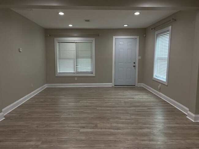 Foto del edificio - Cute, Quiet and Cozy - minutes away from M...