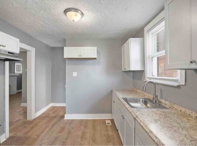 Building Photo - 16157 Stansbury Ave