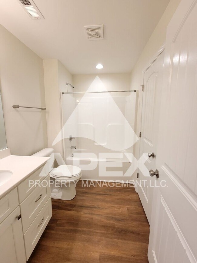 Building Photo - 2Bd/2 Ba Single Level Condo w/1-Car Garage...