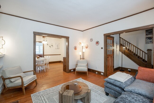 Foto del edificio - 3 BED 1 BATH SINGLE FAMILY HOME IN BEAUTIFUL LAKEWOOD!