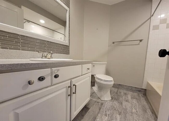 Building Photo - ELEGANT LEHR HOME