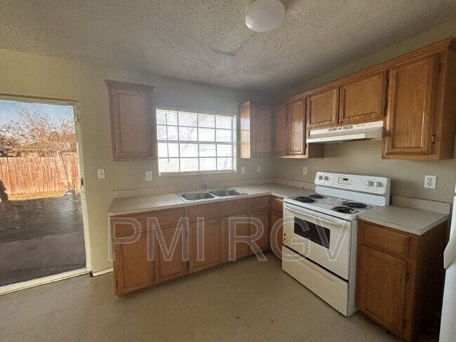 Foto del edificio - 1021 W Denver St