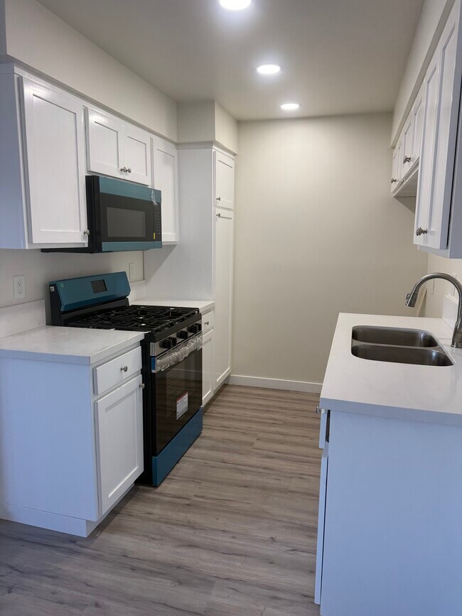 Foto del edificio - 1357 Armadale Ave