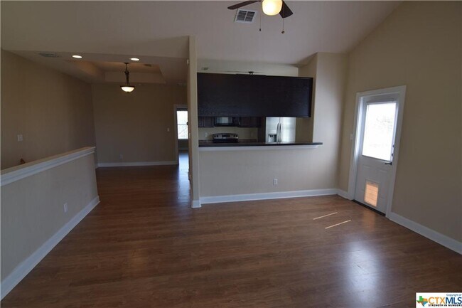 Foto del edificio - 1020 Misty Acres Dr