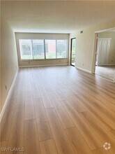 Building Photo - 124 Cypress Way E