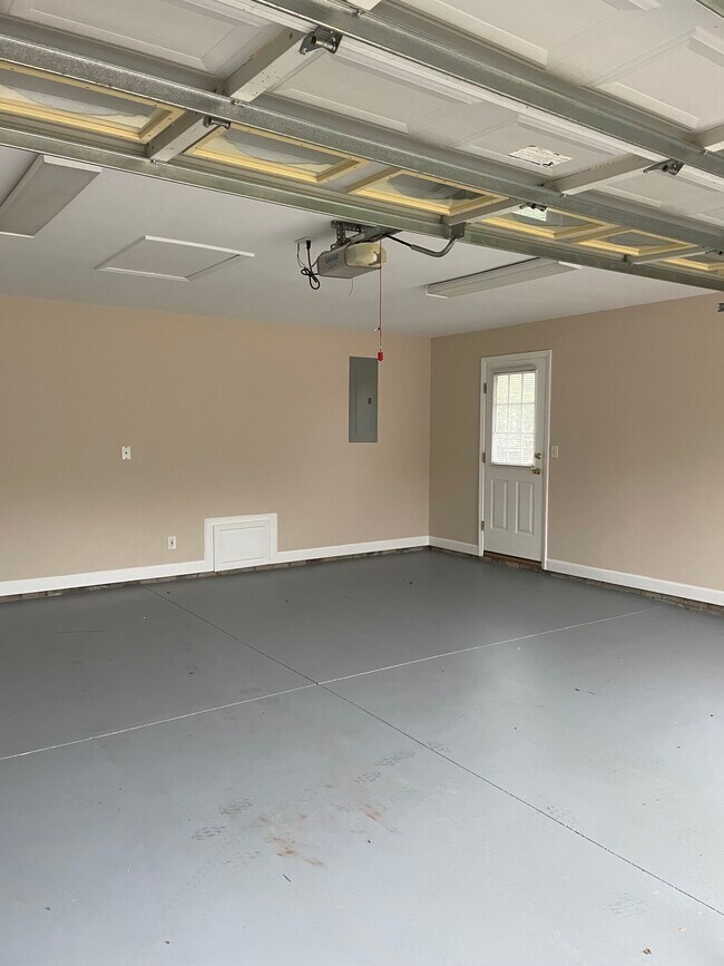 Foto del edificio - 1855 Cameron Heights Cir