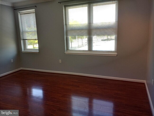 Building Photo - 23 Pierside Dr