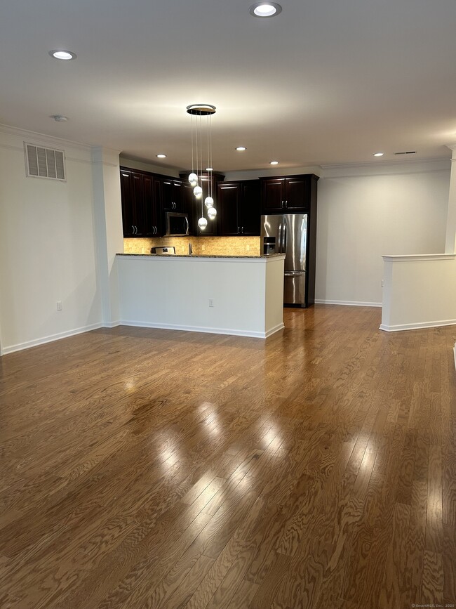 Foto del edificio - 124 Center Meadow Ln