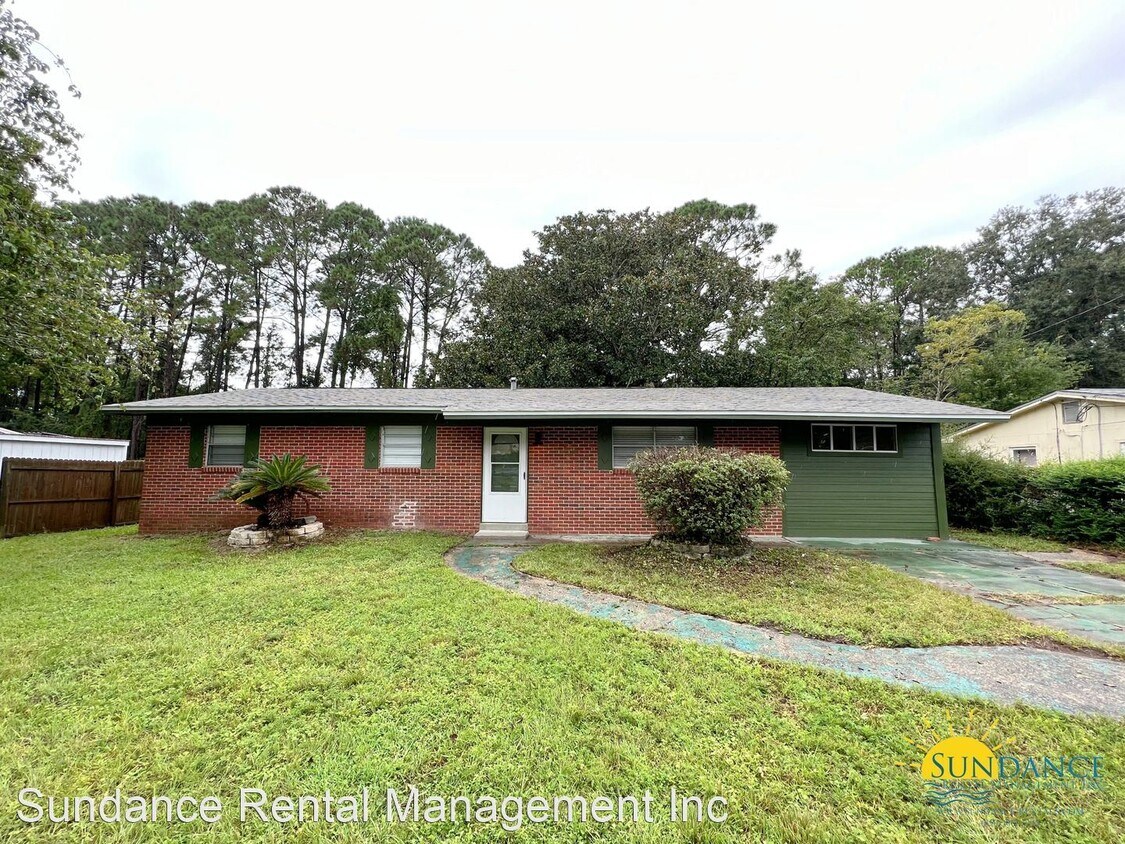 Primary Photo - 4 br, 1.5 bath House - 207 Ajax Drive NW