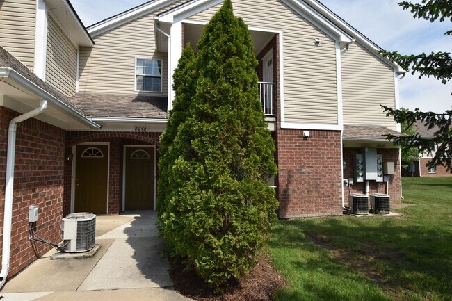 Building Photo - Shelby TWP 2-BR, 2-BA with Attached Garage...