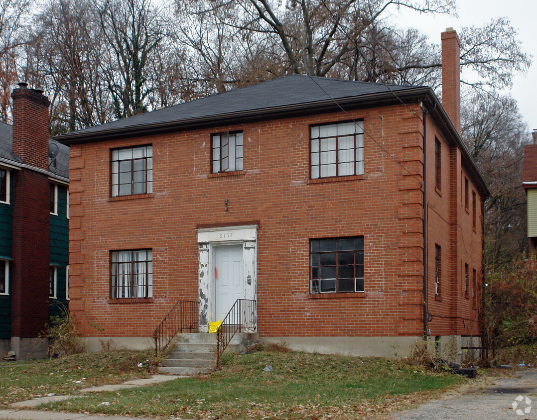 Primary Photo - 2137 Highland Ave