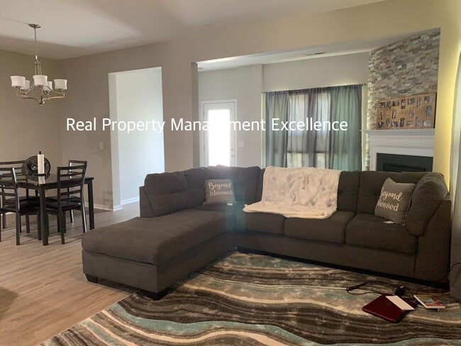 Foto del edificio - Gorgeous End-Unit TH In Desired Cary Locat...