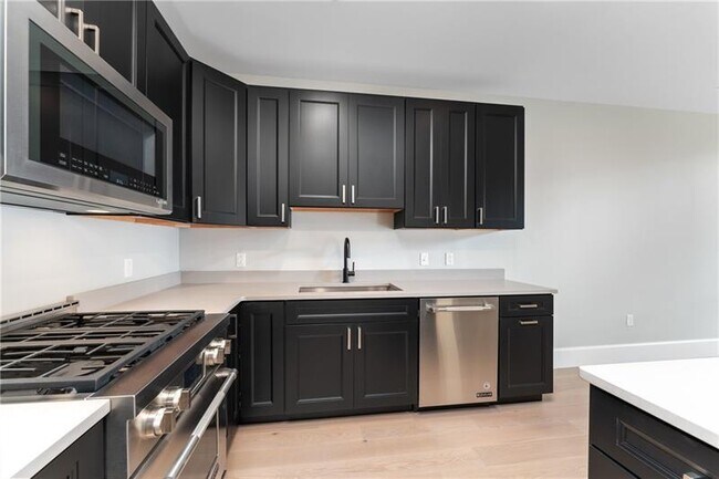 Building Photo - 350 Oliver Ave