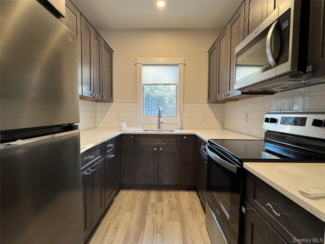 Building Photo - 32 NY-343