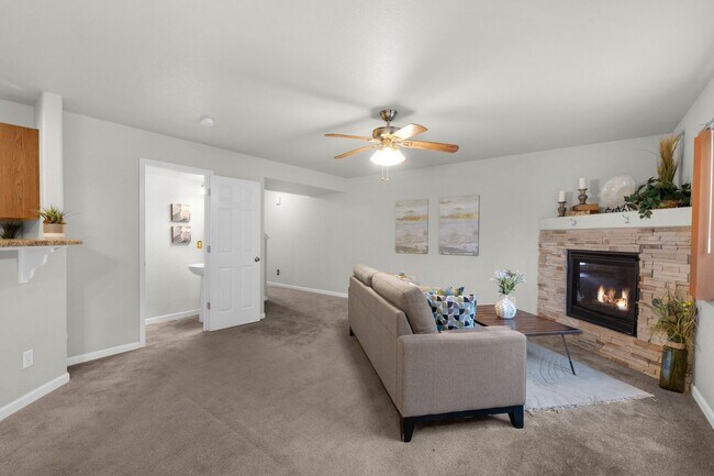 Building Photo - 3 BED/2.5 BATH TOWNHOME W/PATIO & 2-CAR GA...