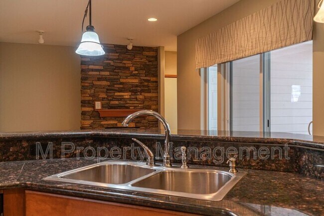 Foto del edificio - 1710 Warm Springs Dr