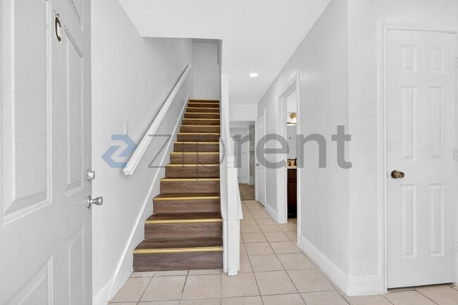 Building Photo - 4626 San Jacinto St