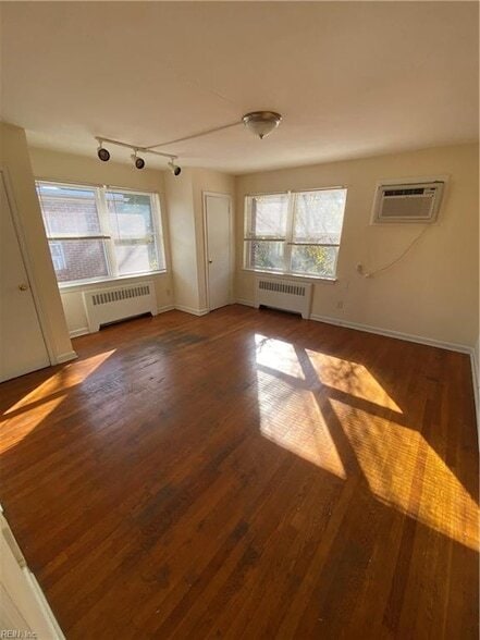 Building Photo - 825 Harrington Ave