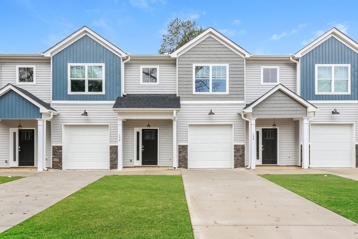 Primary Photo - 150 N Church St