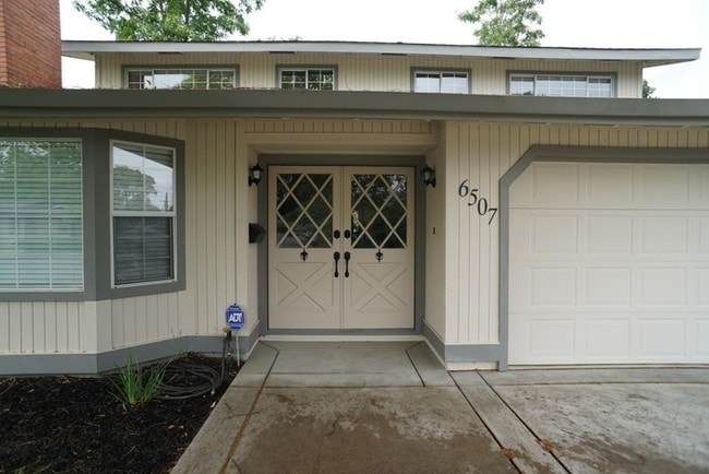 Building Photo - 6507 Oakcreek Way