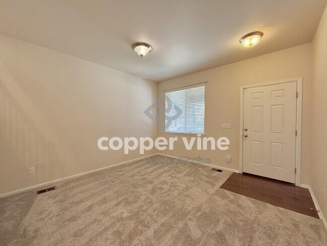 Building Photo - 3342 E 140th Dr