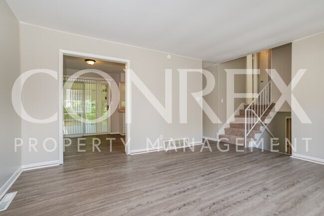Building Photo - Three Bedroom w/Split Entry