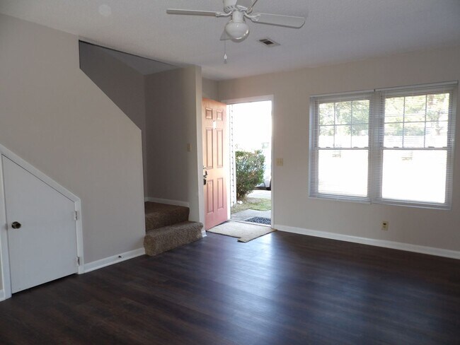 Foto del edificio - 108 Ridgeway Dr