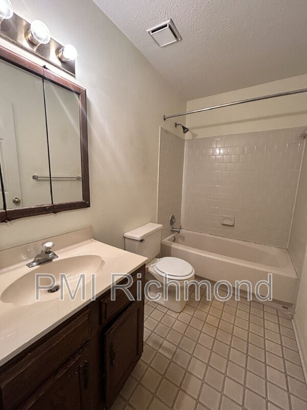 Building Photo - 4904 Kavanagh Ct